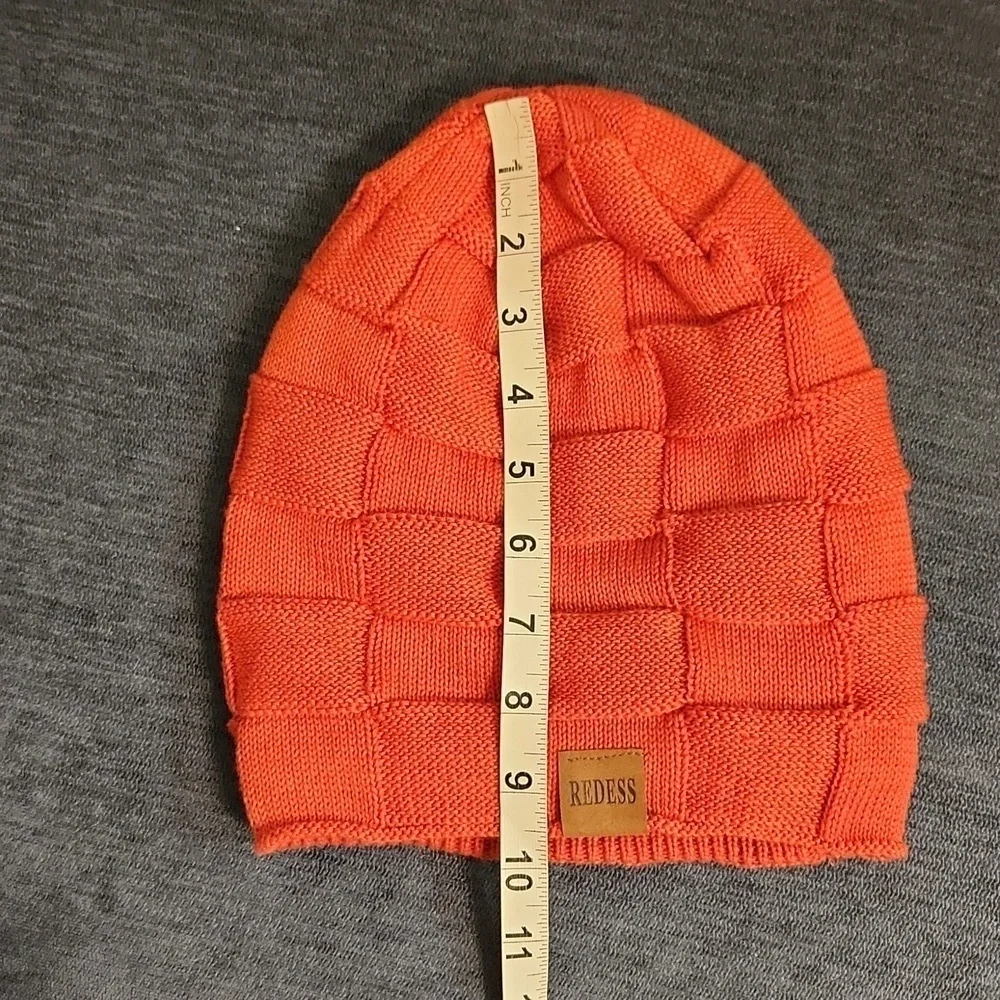NWOT REDESS beanie hat unisex warm knit slouchy